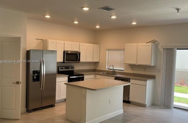 606 SW 12th St, Florida City, FL 33034