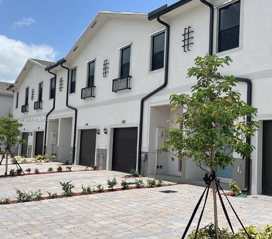 606 SW 12th St, Florida City, FL 33034