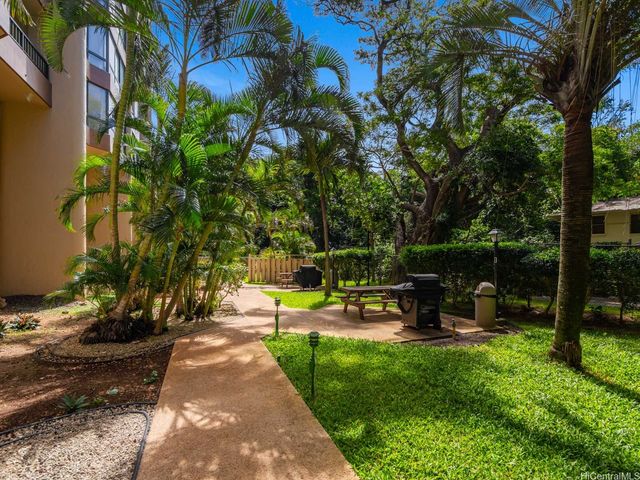 55 S Judd Street 1303, Honolulu, HI 96817