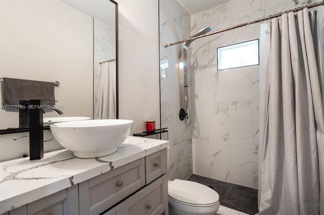 17082 NW 11th St, Pembroke Pines, FL 33028