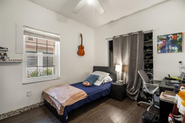 17082 NW 11th St, Pembroke Pines, FL 33028