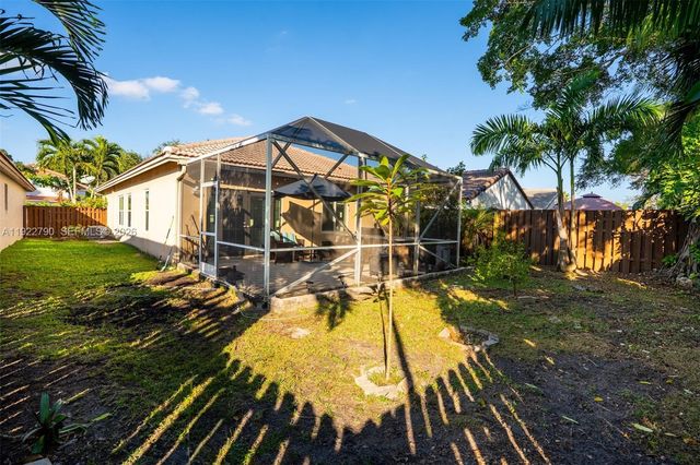 17082 NW 11th St, Pembroke Pines, FL 33028