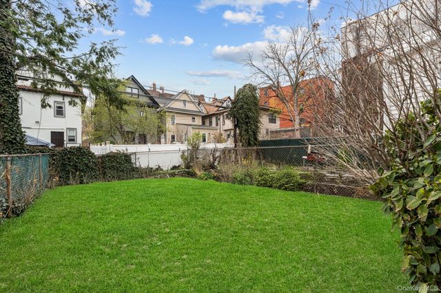518 E 29th Street, Brooklyn, NY 11210