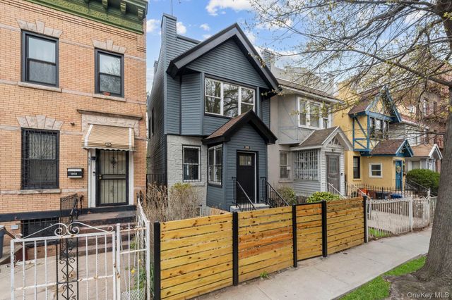 518 E 29th Street, Brooklyn, NY 11210