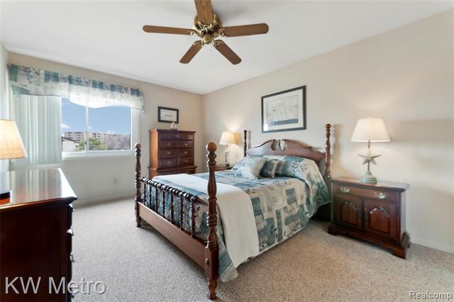 302 Country Club Drive, Saint Clair Shores, MI 48082