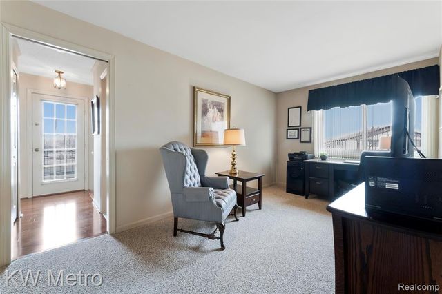 302 Country Club Drive, Saint Clair Shores, MI 48082