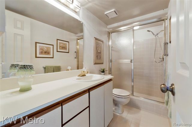 302 Country Club Drive, Saint Clair Shores, MI 48082