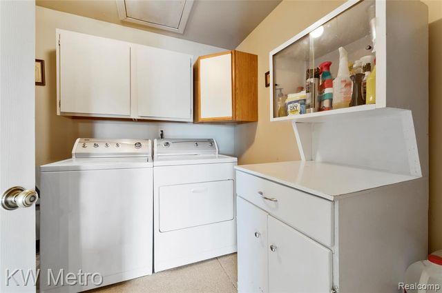 302 Country Club Drive, Saint Clair Shores, MI 48082