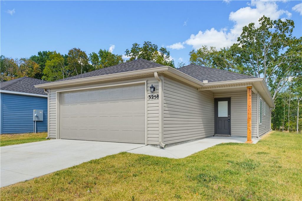 3258 S Bayou Alley, Fayetteville, AR 72701