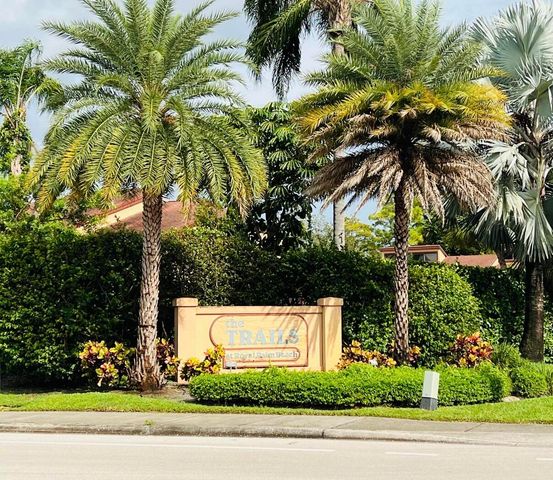 206 Lakeview Drive E, Royal Palm Beach, FL 33411