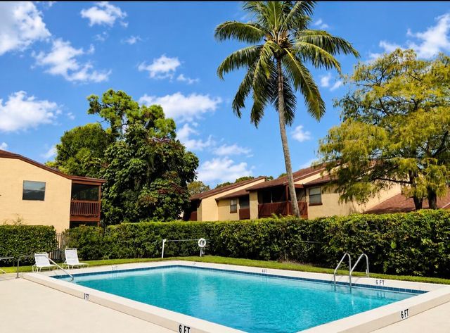 206 Lakeview Drive E, Royal Palm Beach, FL 33411