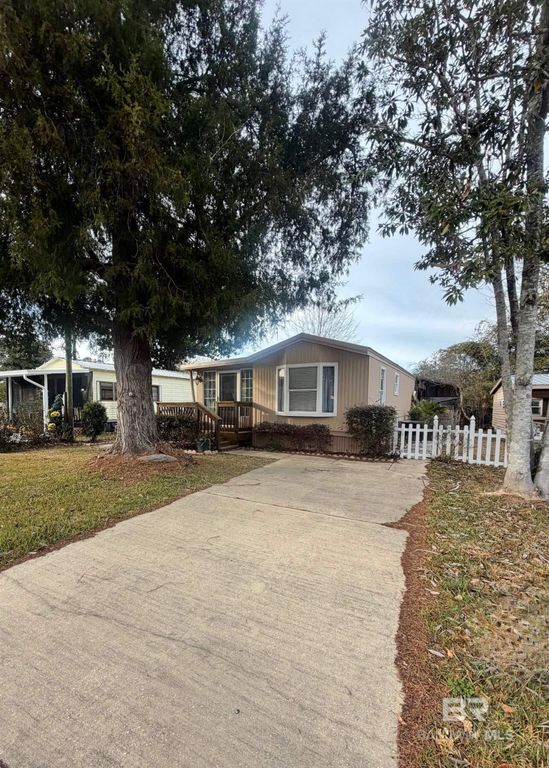 535 Buena Vista Drive, Lillian, AL 36549