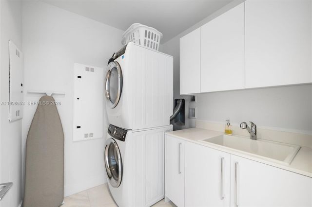 15701 Collins Ave 2005, Sunny Isles Beach, FL 33160