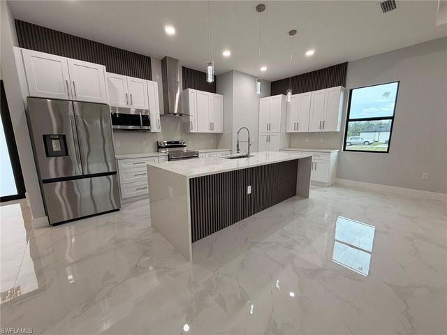 4875 EVERGLADES BLVD N, Naples, FL 34120