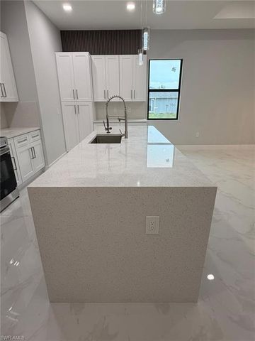 4875 EVERGLADES BLVD N, Naples, FL 34120