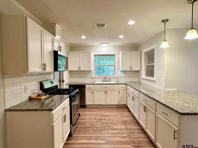 2020 Elgem St, Tyler, TX 75701