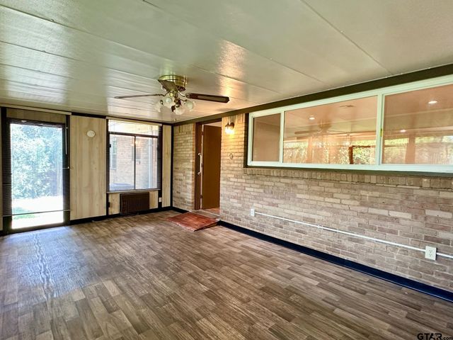 2020 Elgem St, Tyler, TX 75701