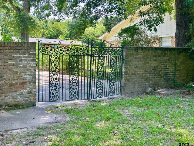 2020 Elgem St, Tyler, TX 75701