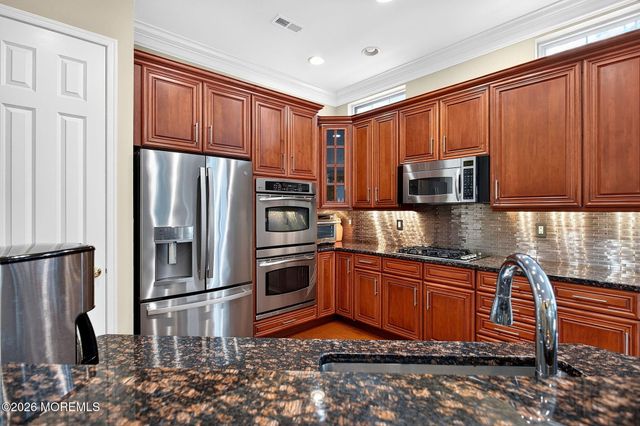14 Crooked Stick Place, Monroe, NJ 08831