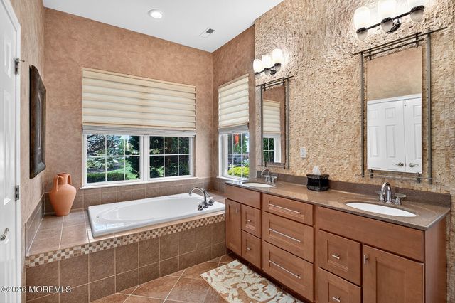 14 Crooked Stick Place, Monroe, NJ 08831
