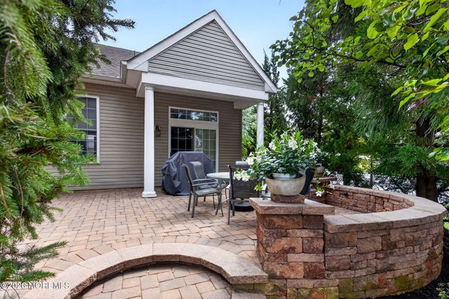 14 Crooked Stick Place, Monroe, NJ 08831