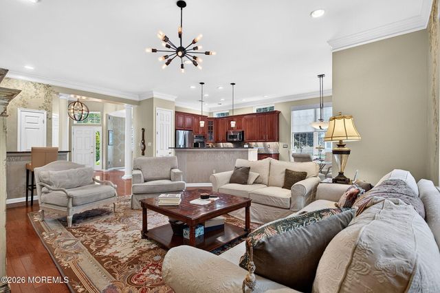 14 Crooked Stick Place, Monroe, NJ 08831