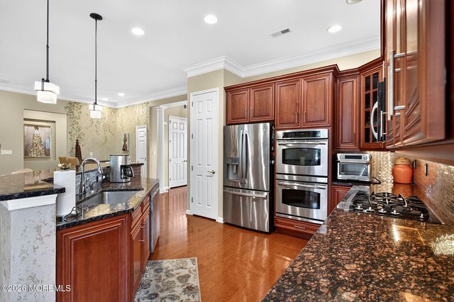 14 Crooked Stick Place, Monroe, NJ 08831