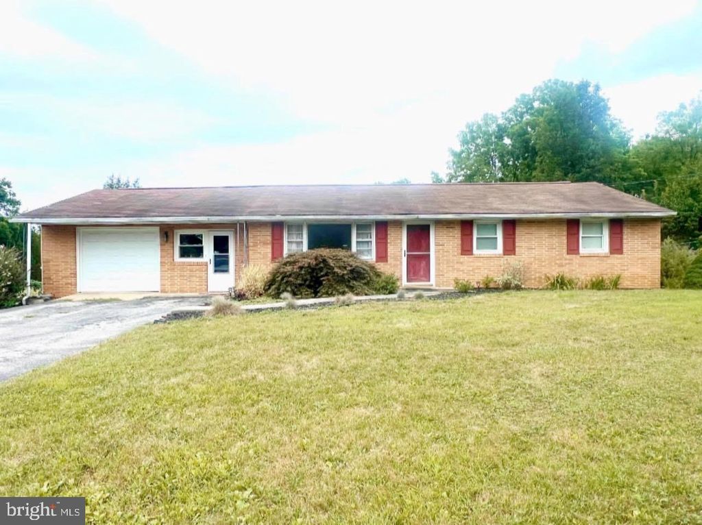 37 WARRINGTON RD, Dillsburg, PA 17019