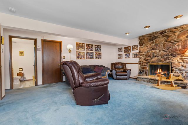 1124 N Anvil Court, Addison, IL 60101