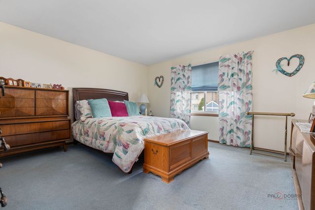 1124 N Anvil Court, Addison, IL 60101