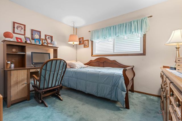 1124 N Anvil Court, Addison, IL 60101