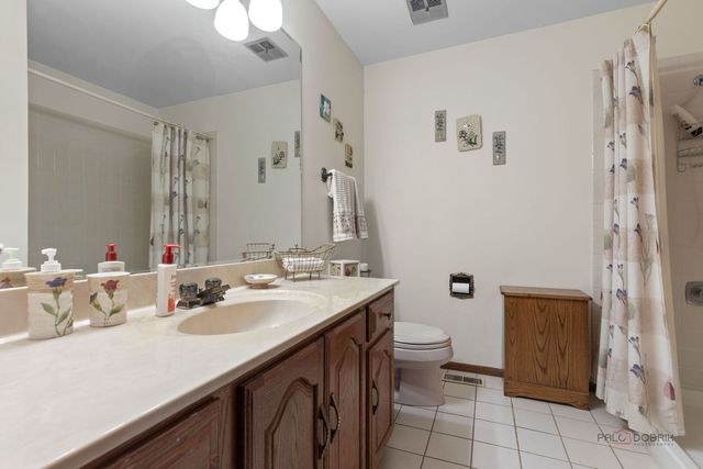 1124 N Anvil Court, Addison, IL 60101