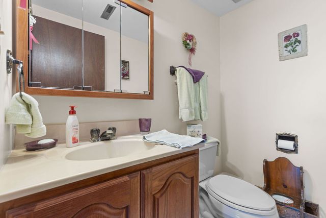 1124 N Anvil Court, Addison, IL 60101