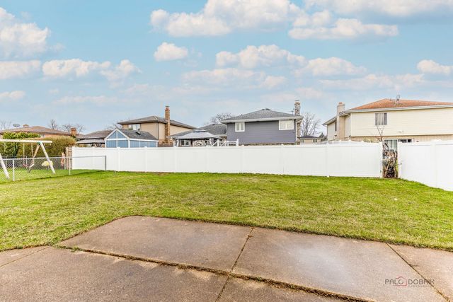 1124 N Anvil Court, Addison, IL 60101