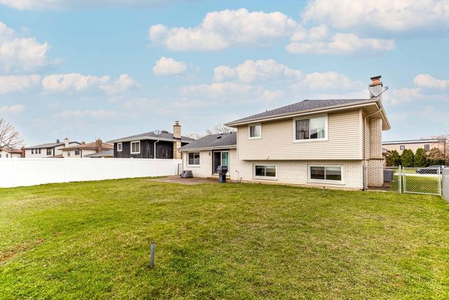 1124 N Anvil Court, Addison, IL 60101