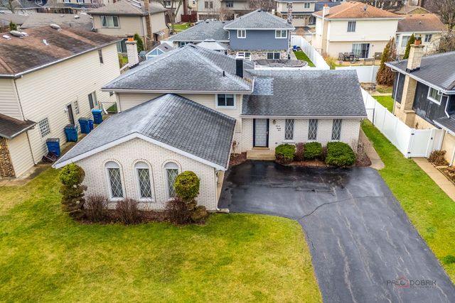 1124 N Anvil Court, Addison, IL 60101