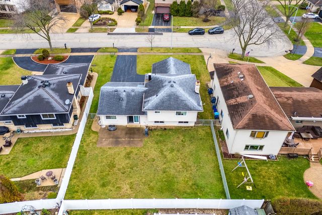 1124 N Anvil Court, Addison, IL 60101