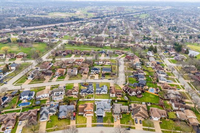 1124 N Anvil Court, Addison, IL 60101