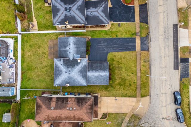 1124 N Anvil Court, Addison, IL 60101