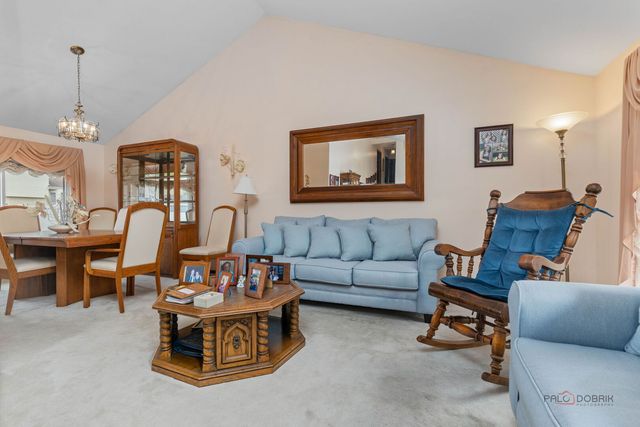 1124 N Anvil Court, Addison, IL 60101