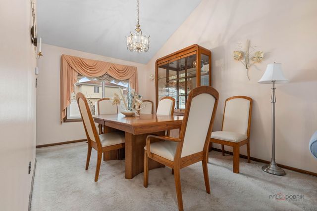 1124 N Anvil Court, Addison, IL 60101