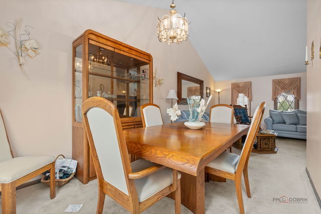 1124 N Anvil Court, Addison, IL 60101