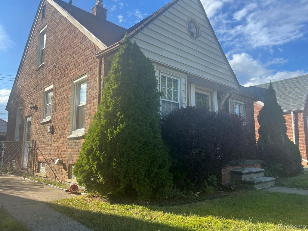 2045 N Vernon Street, Dearborn, MI 48128