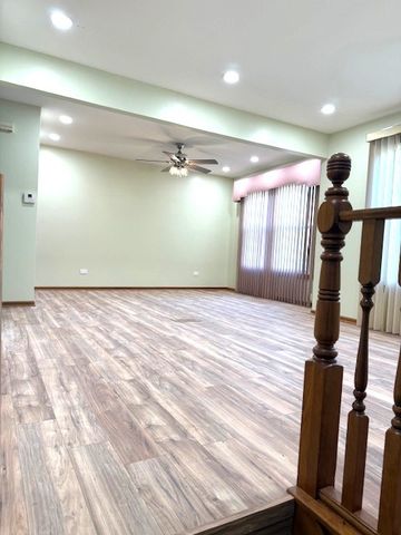 10952 S Avenue E, Chicago, IL 60617