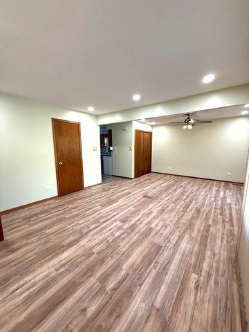 10952 S Avenue E, Chicago, IL 60617