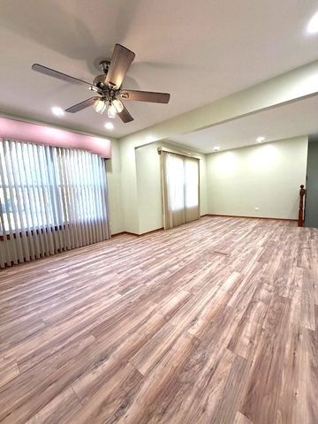 10952 S Avenue E, Chicago, IL 60617