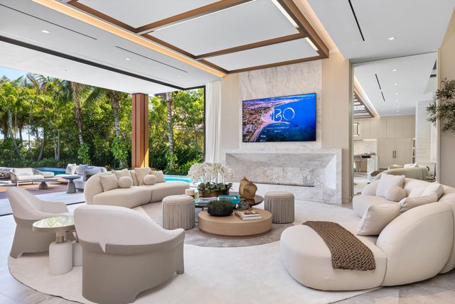 2415 Casa De Marbella, Palm Beach Gardens, FL 33410