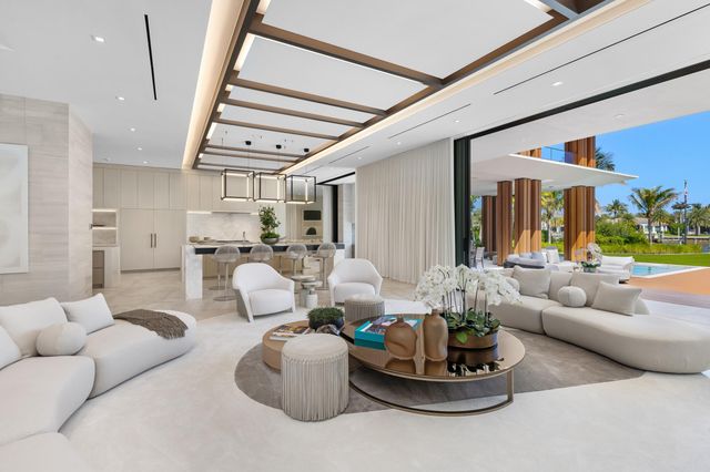 2415 Casa De Marbella, Palm Beach Gardens, FL 33410