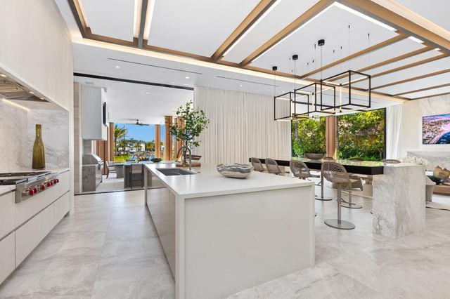 2415 Casa De Marbella, Palm Beach Gardens, FL 33410