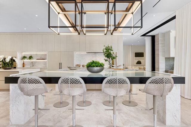 2415 Casa De Marbella, Palm Beach Gardens, FL 33410